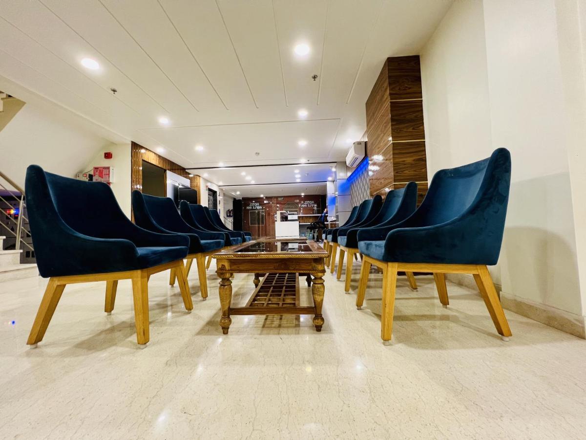 Hotel Apple Inn & Suites, New Delhi Exterior photo
