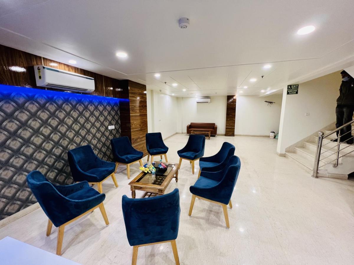 Hotel Apple Inn & Suites, New Delhi Exterior photo