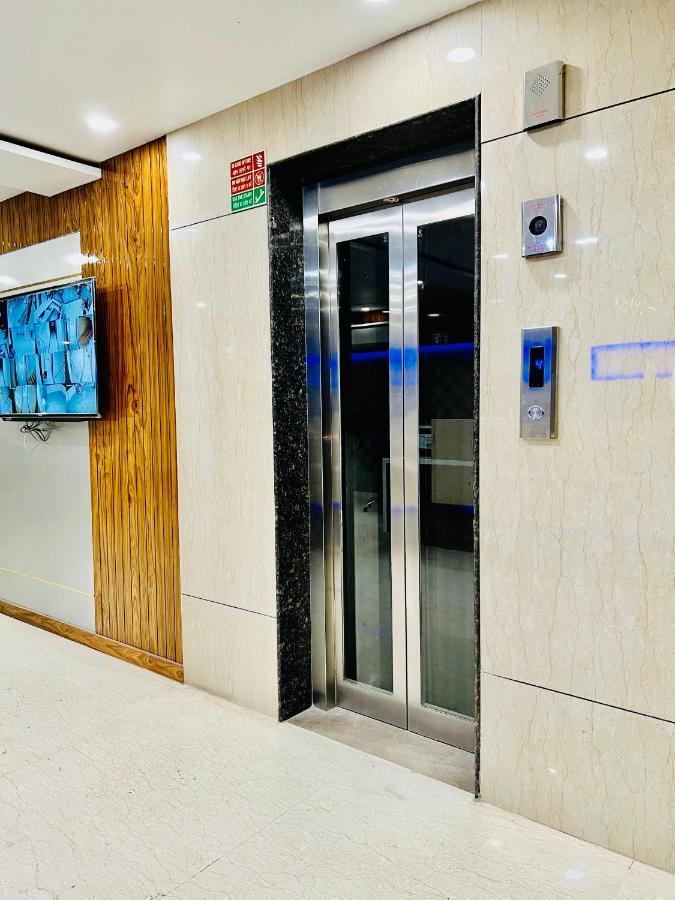 Hotel Apple Inn & Suites, New Delhi Exterior photo