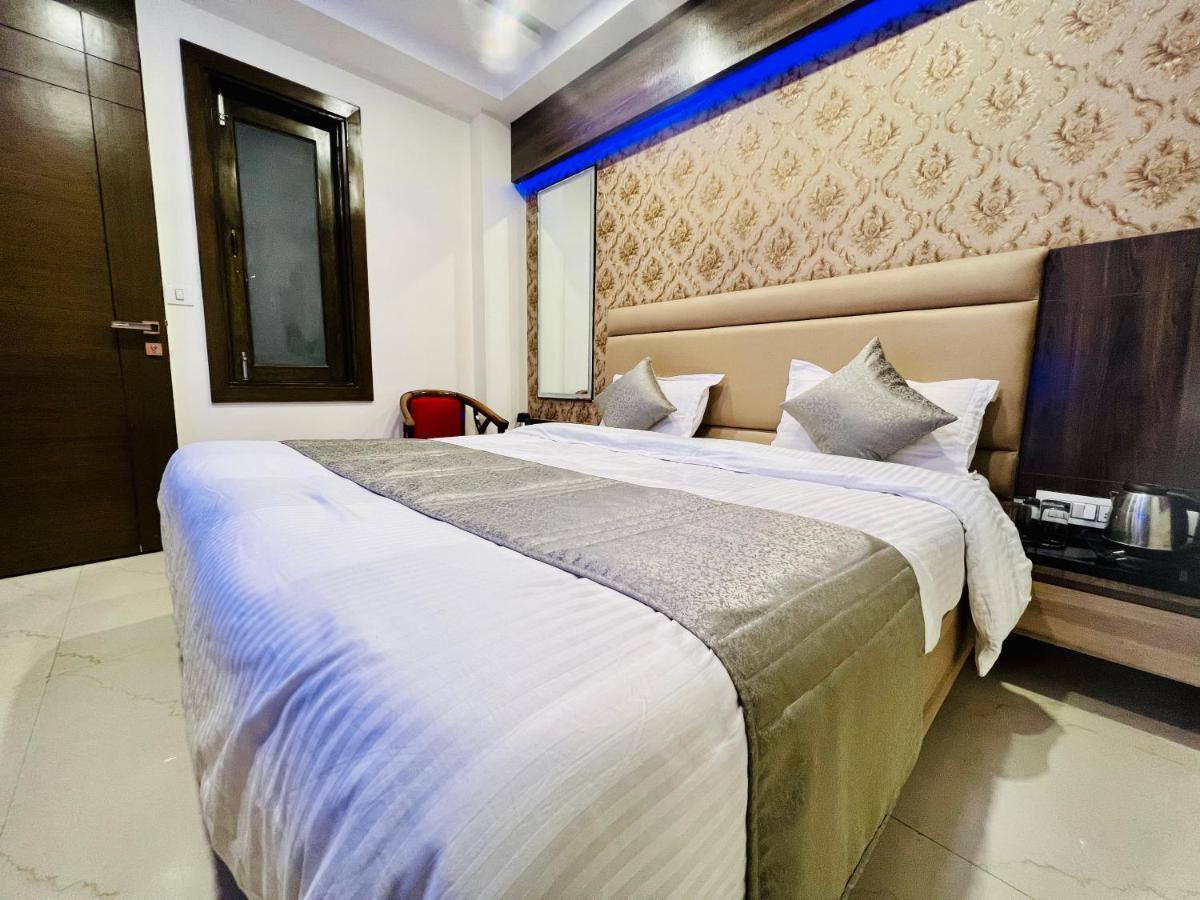 Hotel Apple Inn & Suites, New Delhi Exterior photo