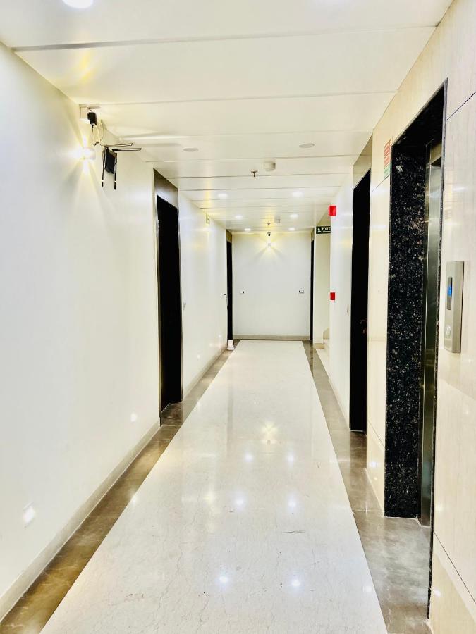 Hotel Apple Inn & Suites, New Delhi Exterior photo