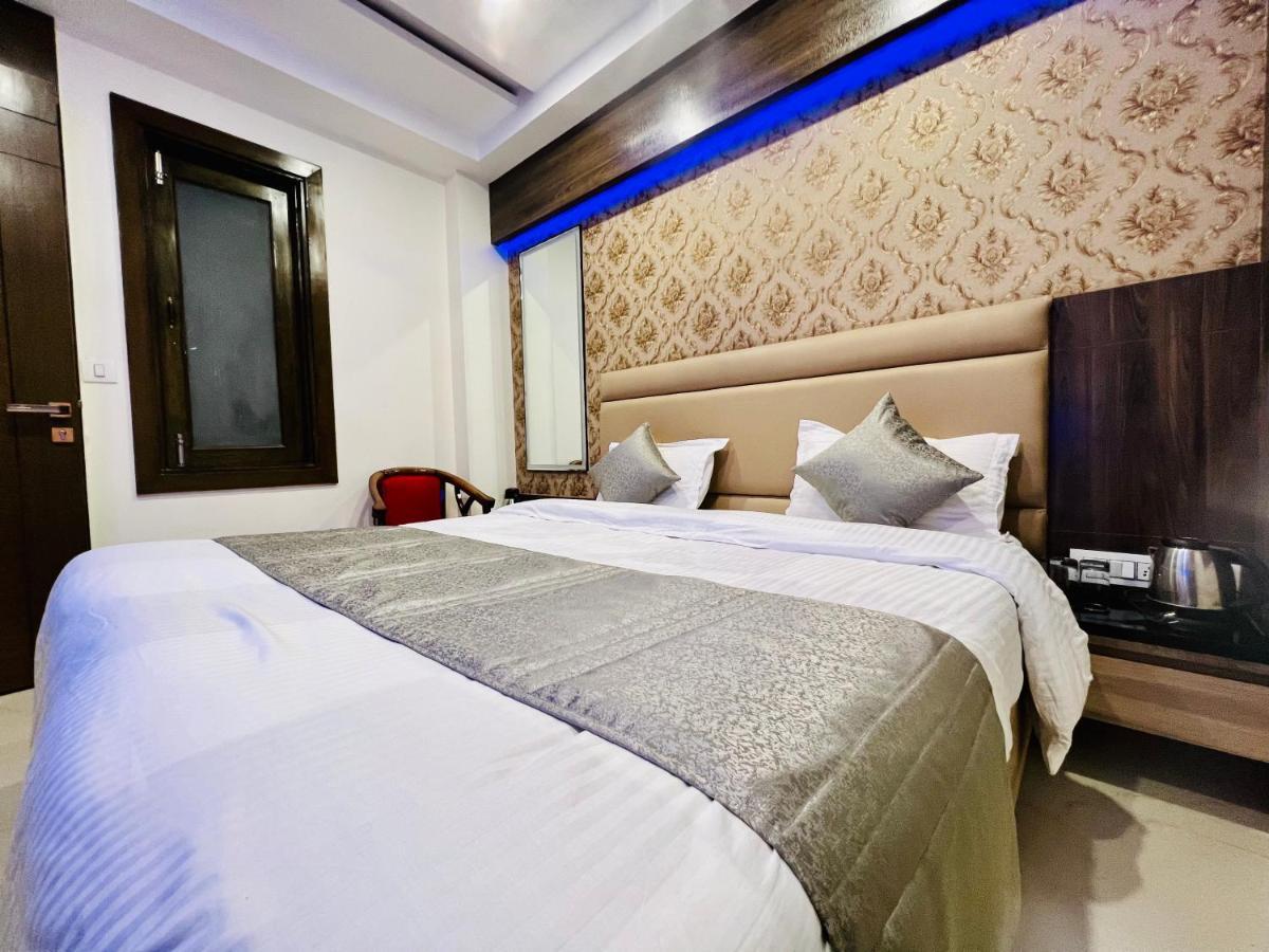 Hotel Apple Inn & Suites, New Delhi Exterior photo