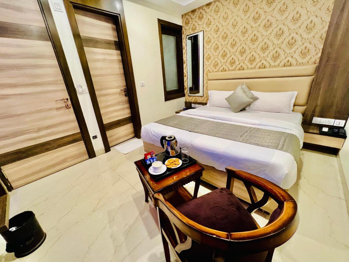 Hotel Apple Inn & Suites, New Delhi Exterior photo