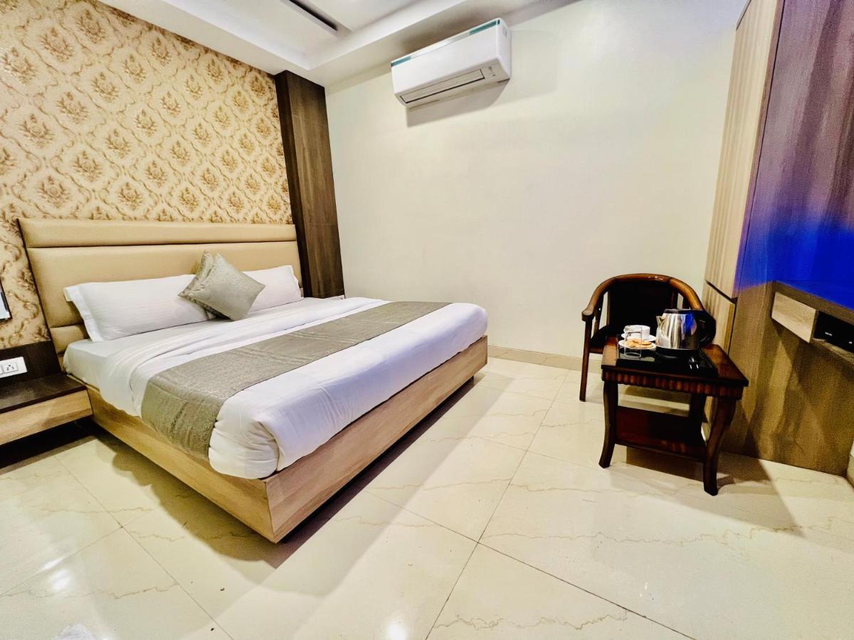 Hotel Apple Inn & Suites, New Delhi Exterior photo