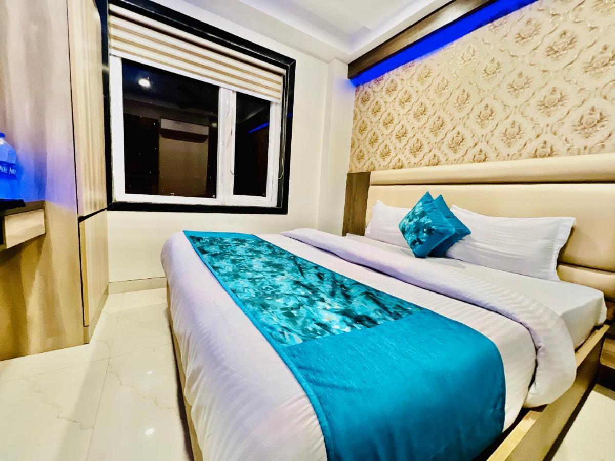 Hotel Apple Inn & Suites, New Delhi Exterior photo