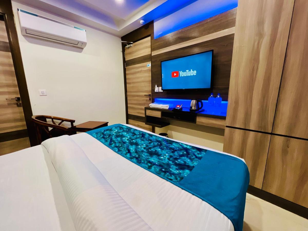 Hotel Apple Inn & Suites, New Delhi Exterior photo