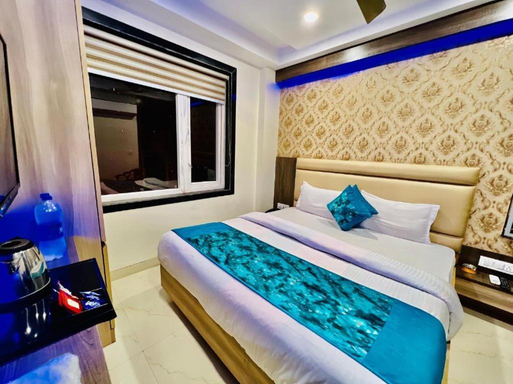 Hotel Apple Inn & Suites, New Delhi Exterior photo